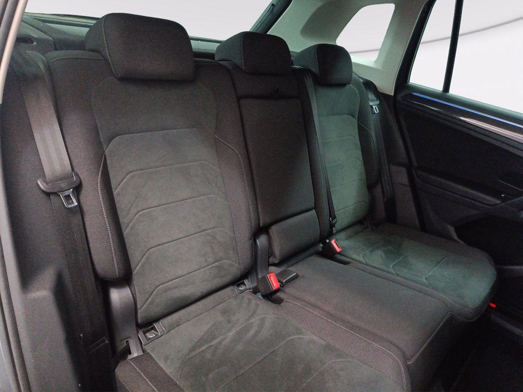 https://cdn-sm.caraffinity.it/images/vehicles/4264557/8/large