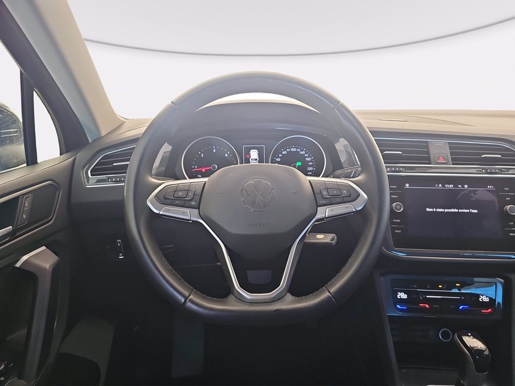 https://cdn-sm.caraffinity.it/images/vehicles/4411920/6/large