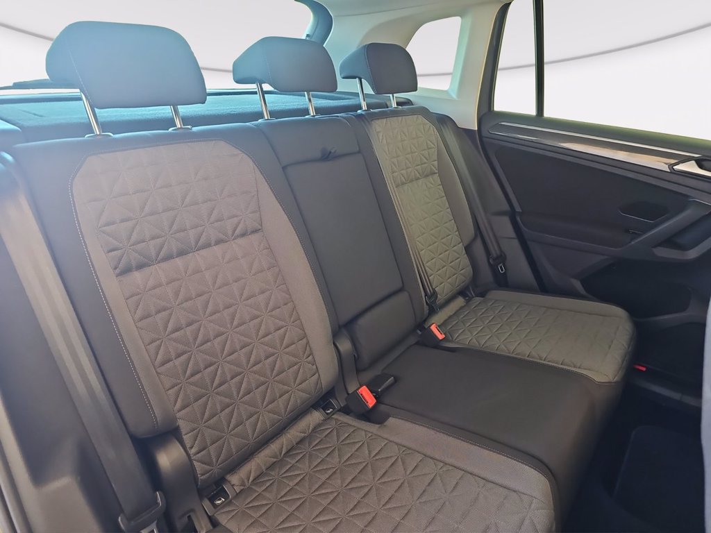 https://cdn-sm.caraffinity.it/images/vehicles/4411920/8/large