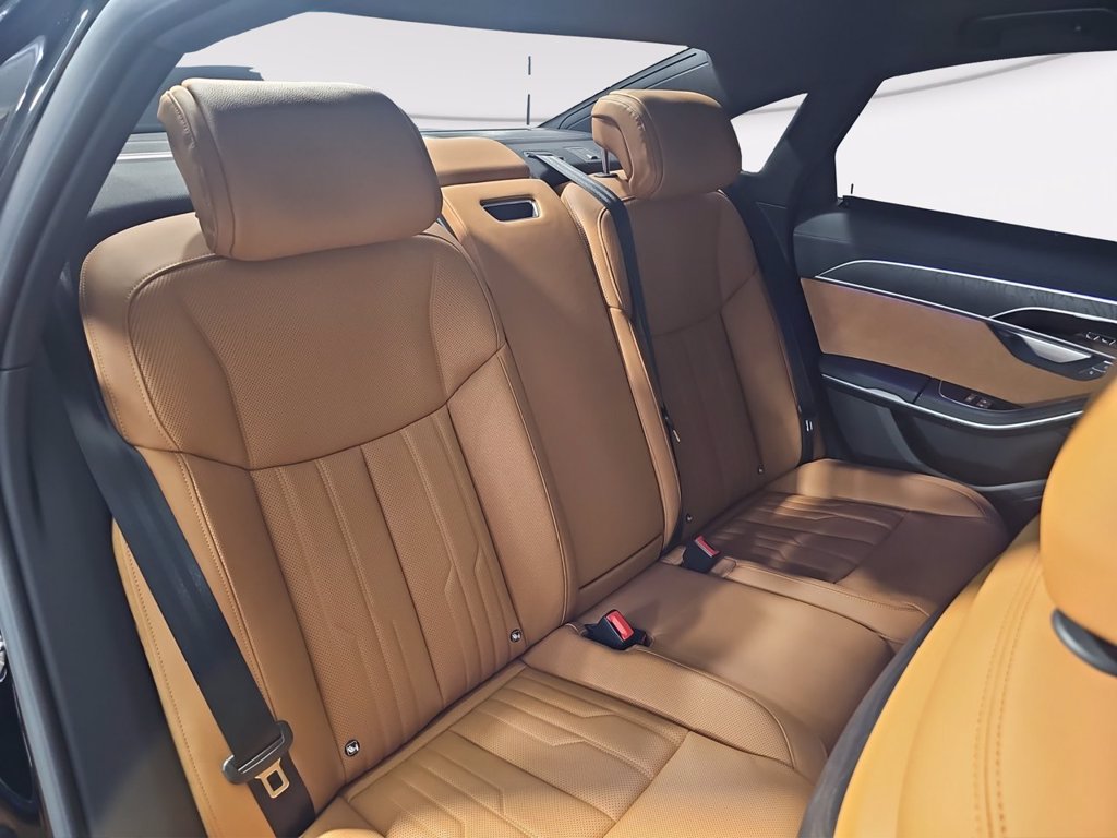 https://cdn-sm.caraffinity.it/images/vehicles/4416646/8/large