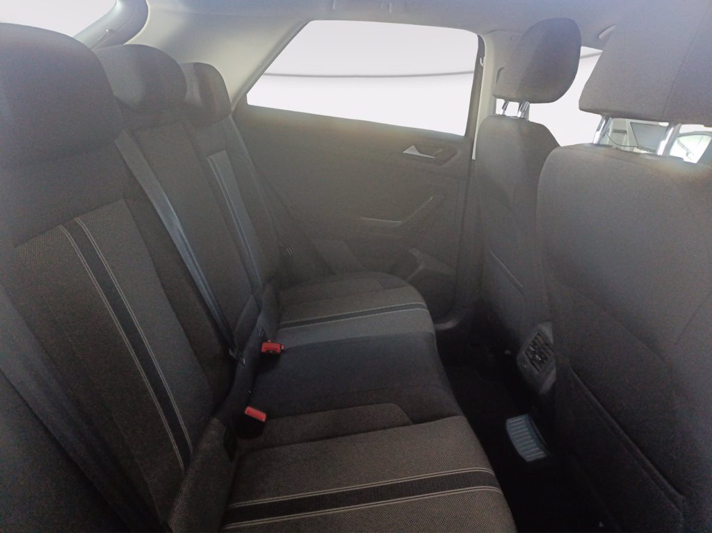 https://cdn-sm.caraffinity.it/images/vehicles/4454412/8/large