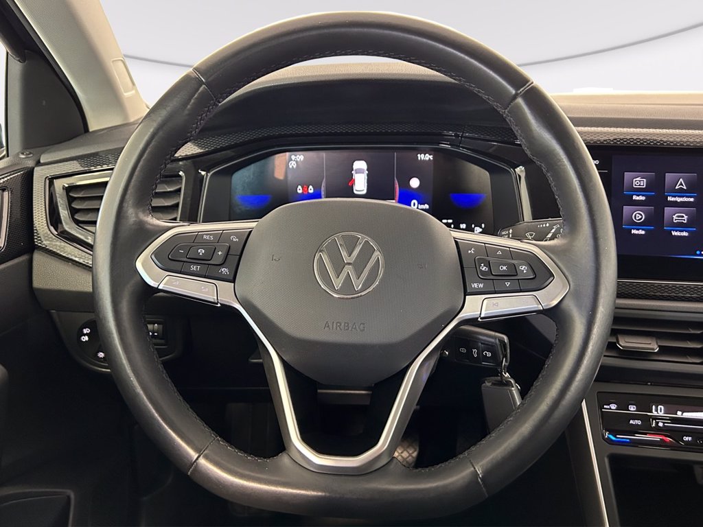 https://cdn-sm.caraffinity.it/images/vehicles/4554605/6/large