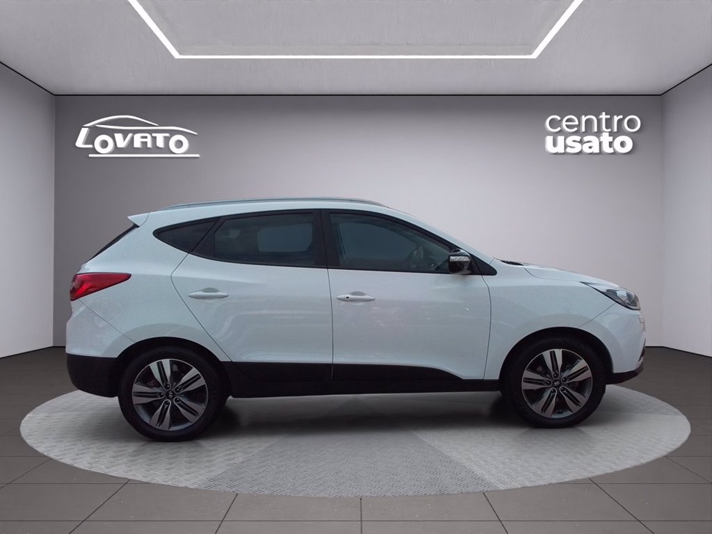 https://cdn-sm.caraffinity.it/images/vehicles/4579799/5/large