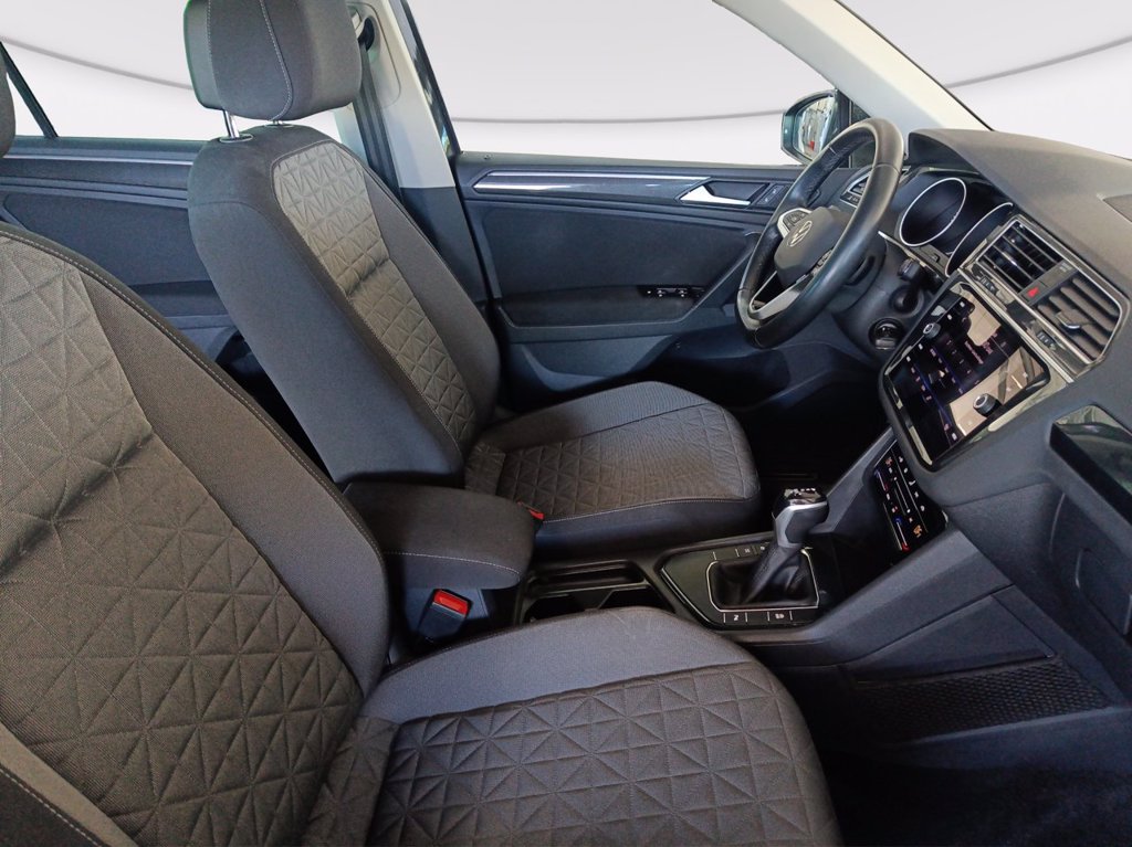 https://cdn-sm.caraffinity.it/images/vehicles/4581145/7/large