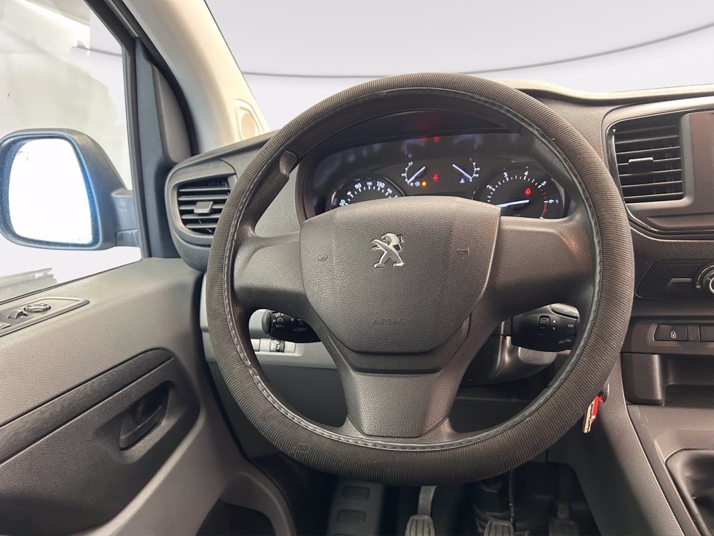 https://cdn-sm.caraffinity.it/images/vehicles/4582524/6/large
