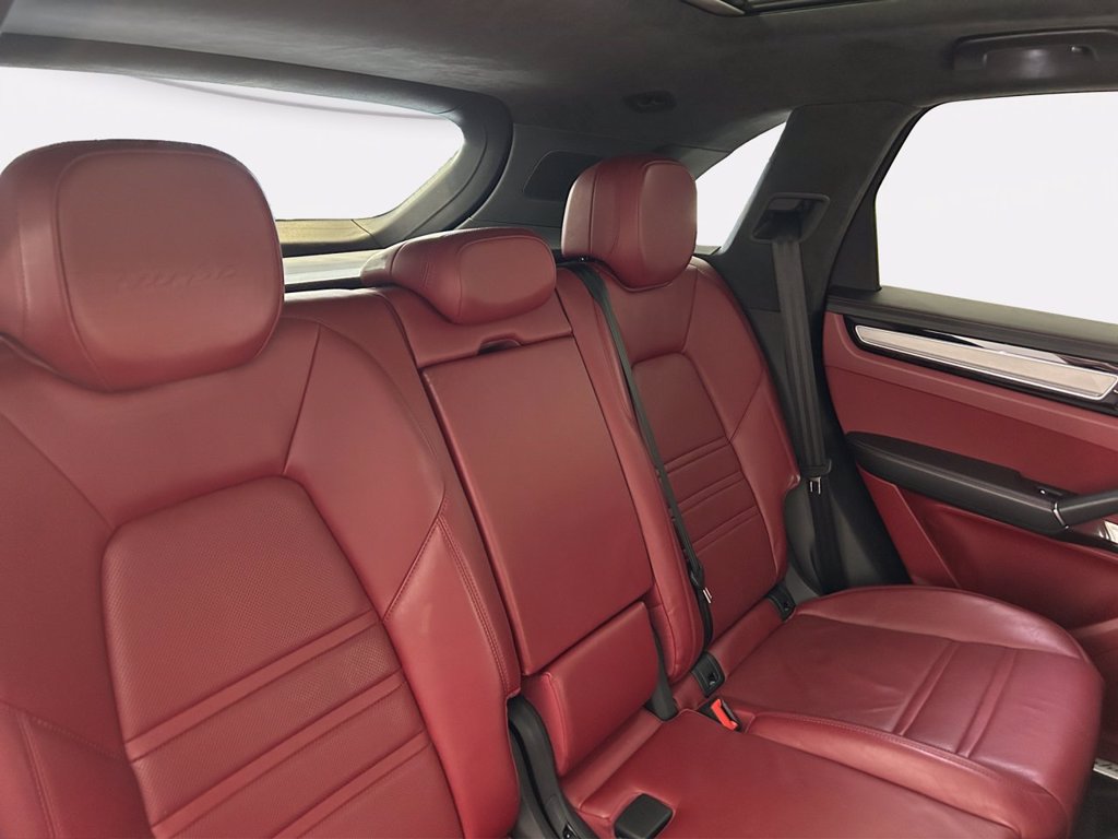 https://cdn-sm.caraffinity.it/images/vehicles/4586316/8/large