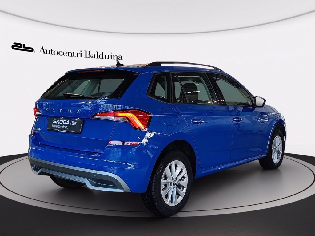https://cdn-sm.caraffinity.it/images/vehicles/4590217/3/large