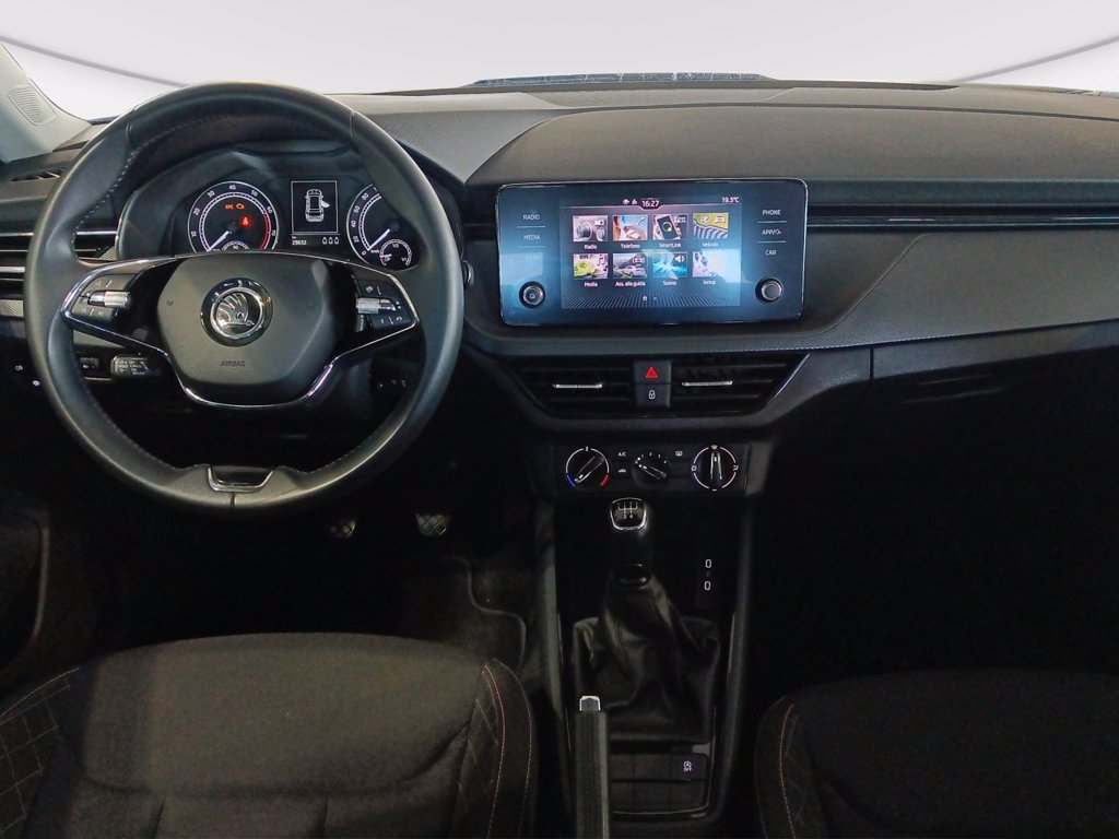 https://cdn-sm.caraffinity.it/images/vehicles/4590217/5/large