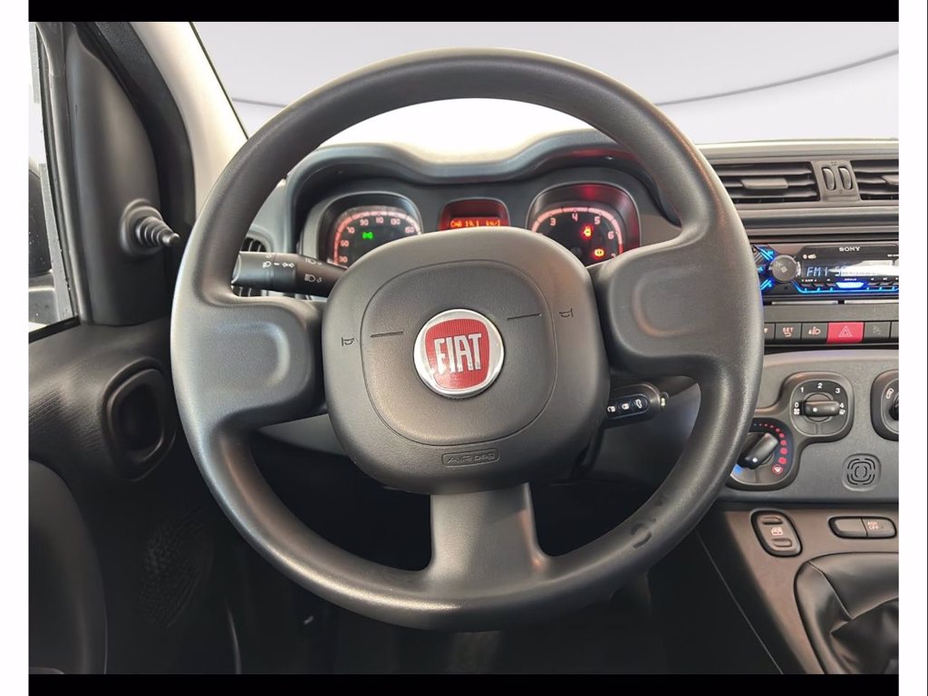https://cdn-sm.caraffinity.it/images/vehicles/4593168/6/large