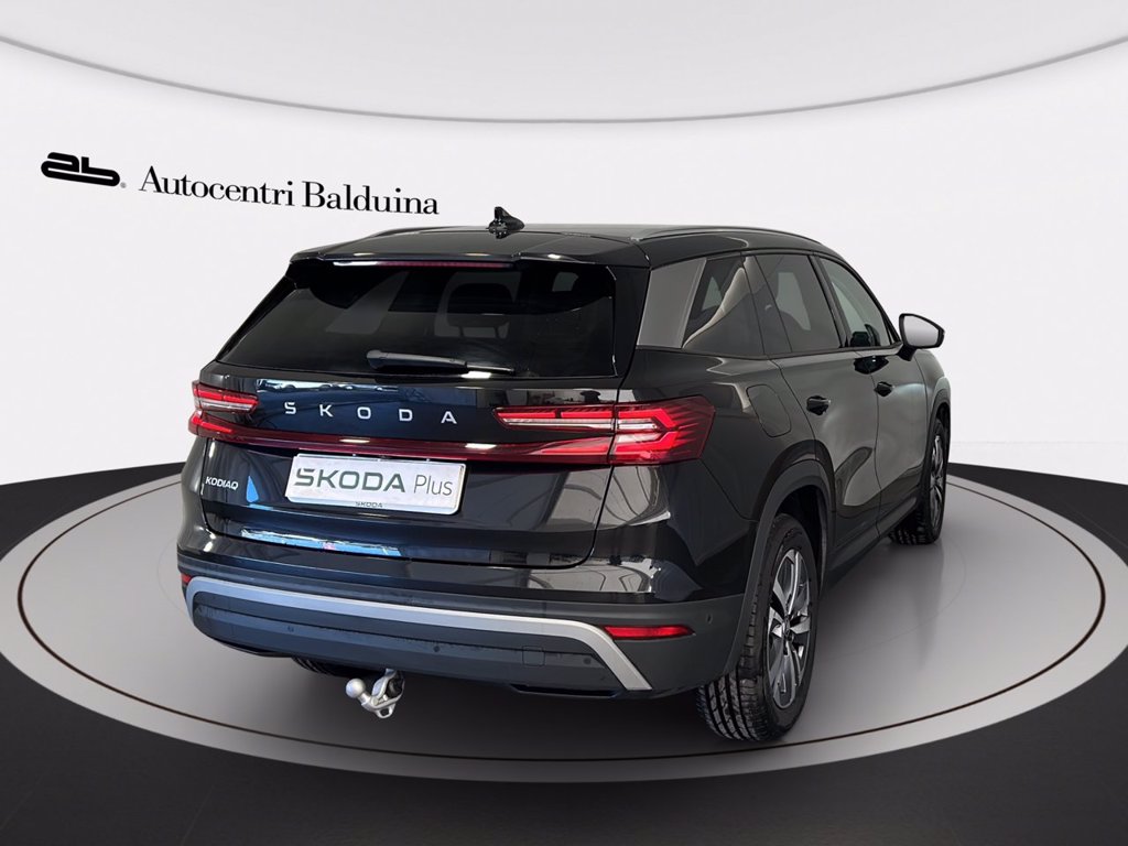 https://cdn-sm.caraffinity.it/images/vehicles/4599328/3/large