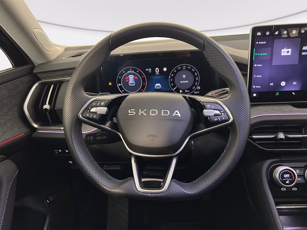 https://cdn-sm.caraffinity.it/images/vehicles/4599328/6/large