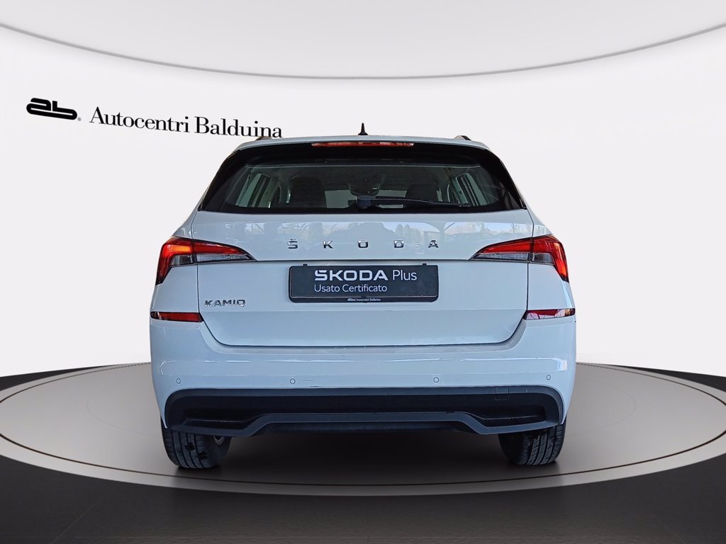 https://cdn-sm.caraffinity.it/images/vehicles/4599753/4/large
