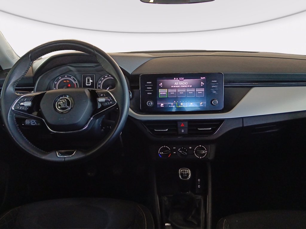 https://cdn-sm.caraffinity.it/images/vehicles/4599753/5/large