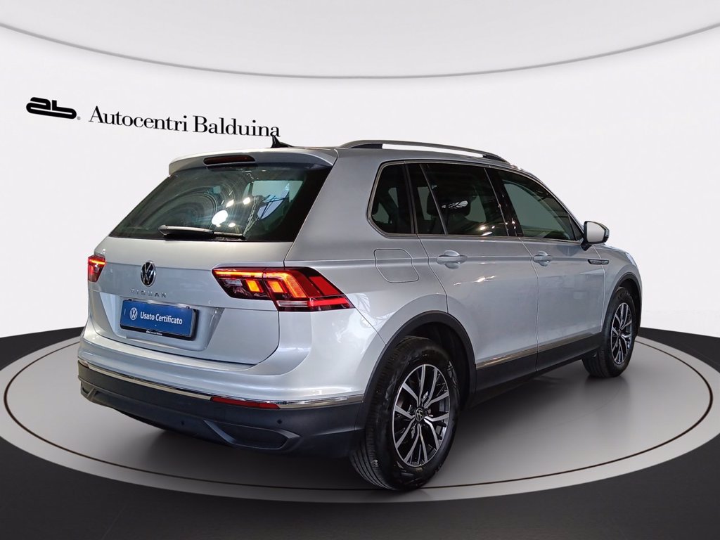 https://cdn-sm.caraffinity.it/images/vehicles/4607419/3/large