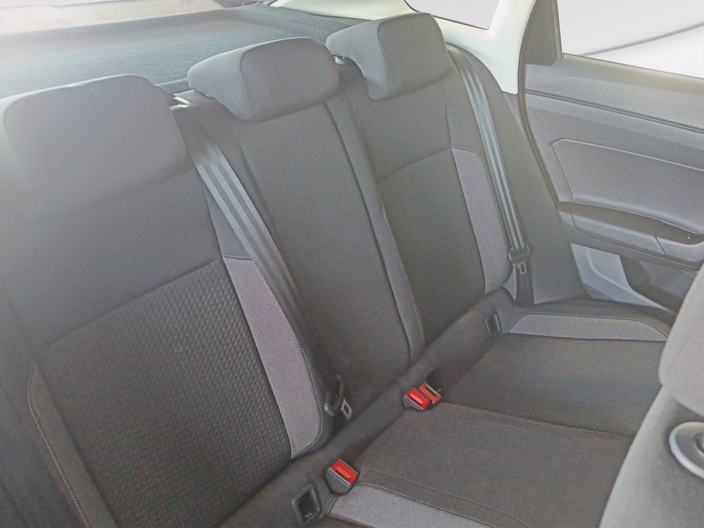 https://cdn-sm.caraffinity.it/images/vehicles/4618323/8/large