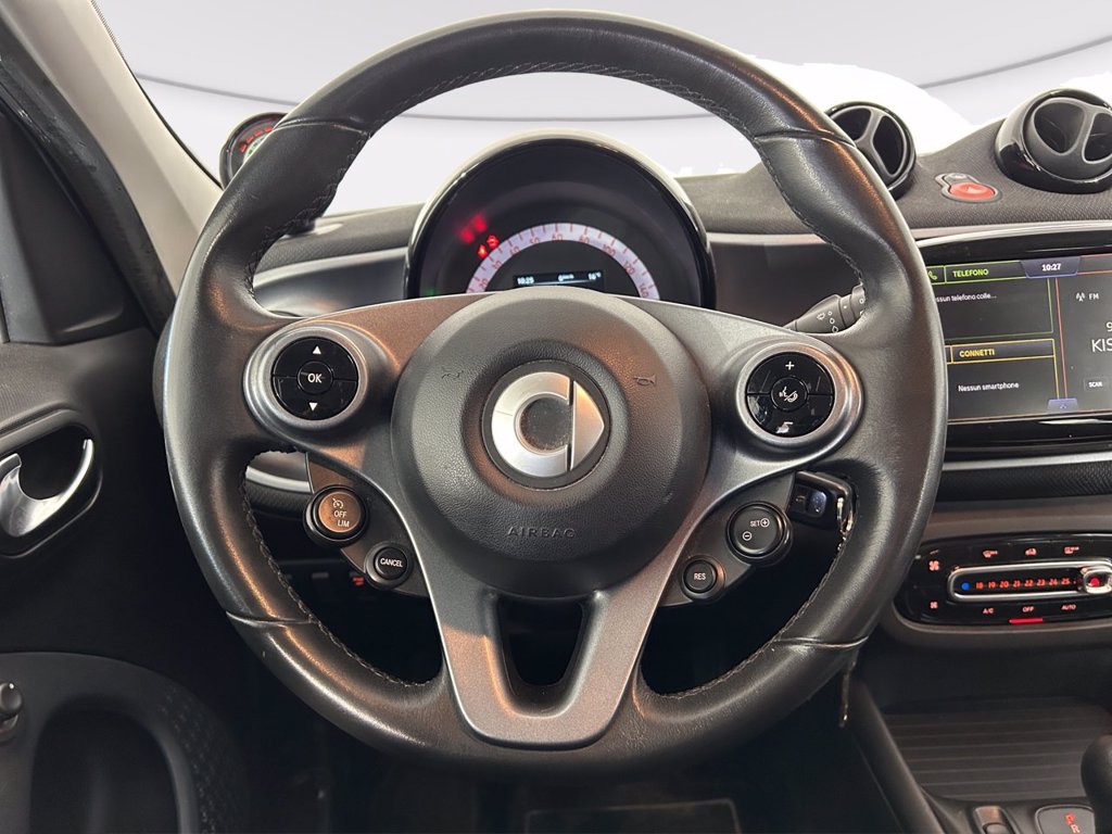 https://cdn-sm.caraffinity.it/images/vehicles/4622859/6/large