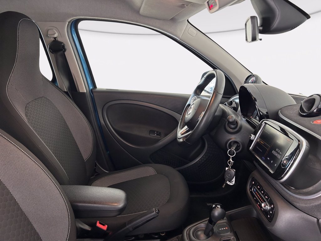 https://cdn-sm.caraffinity.it/images/vehicles/4622859/7/large