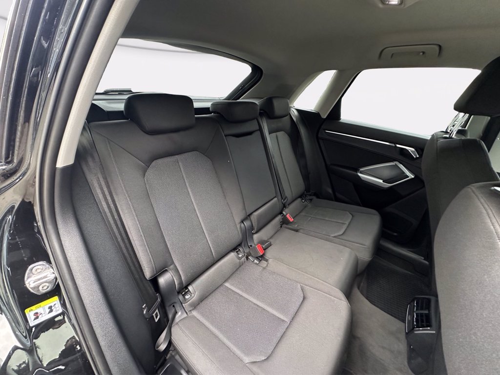 https://cdn-sm.caraffinity.it/images/vehicles/4627368/8/large