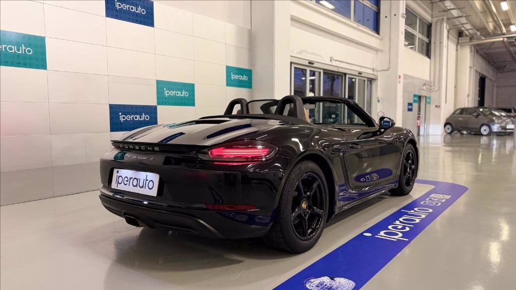 https://cdn-sm.caraffinity.it/images/vehicles/4631941/5/large