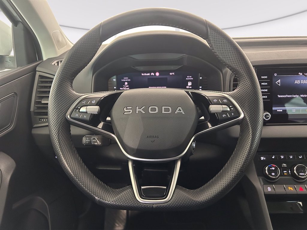 https://cdn-sm.caraffinity.it/images/vehicles/4633799/6/large
