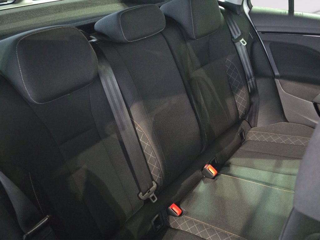 https://cdn-sm.caraffinity.it/images/vehicles/4634388/8/large