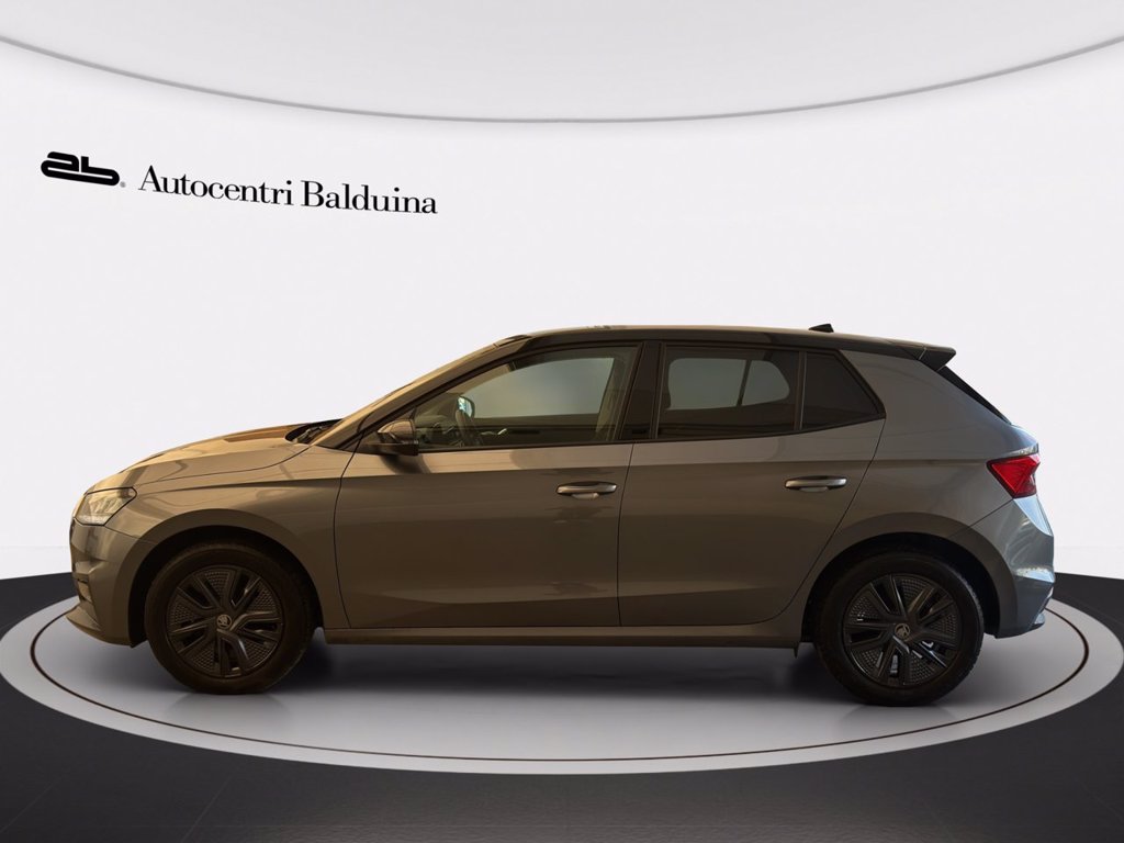 https://cdn-sm.caraffinity.it/images/vehicles/4637257/2/large