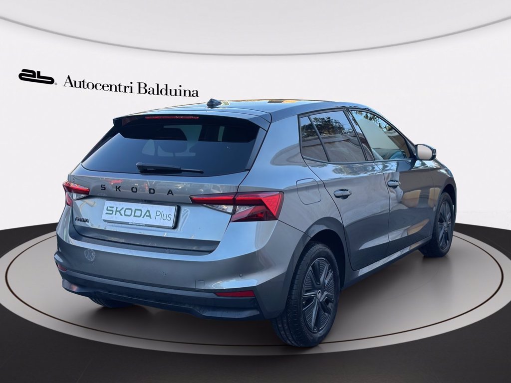 https://cdn-sm.caraffinity.it/images/vehicles/4637257/3/large