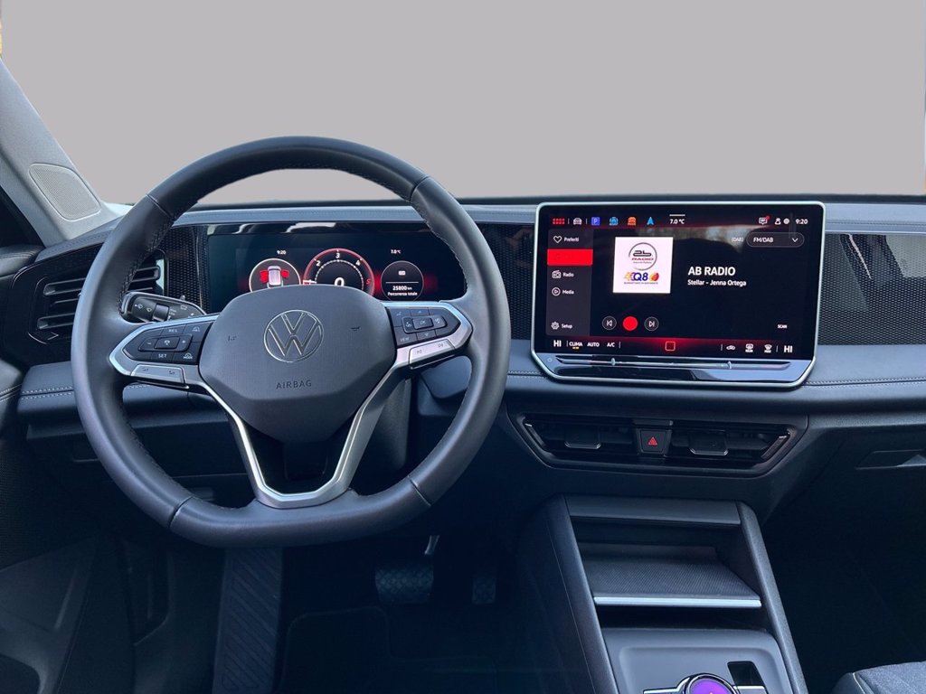 https://cdn-sm.caraffinity.it/images/vehicles/4643159/6/large