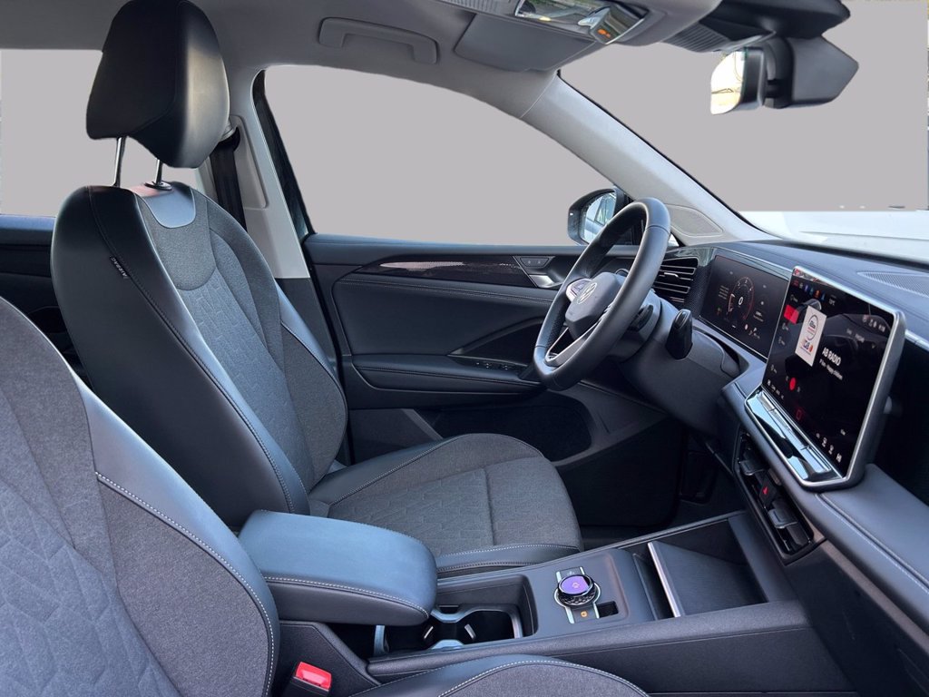 https://cdn-sm.caraffinity.it/images/vehicles/4643159/8/large