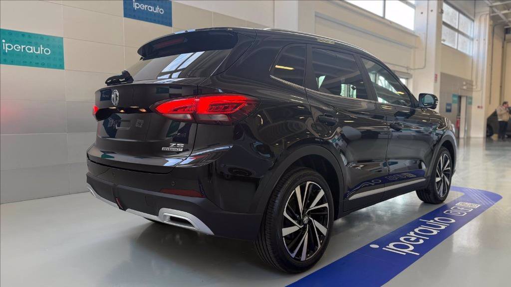 https://cdn-sm.caraffinity.it/images/vehicles/4644748/5/large