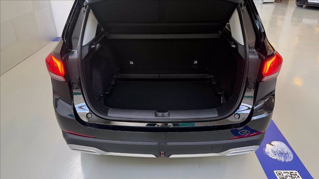 https://cdn-sm.caraffinity.it/images/vehicles/4644748/6/large
