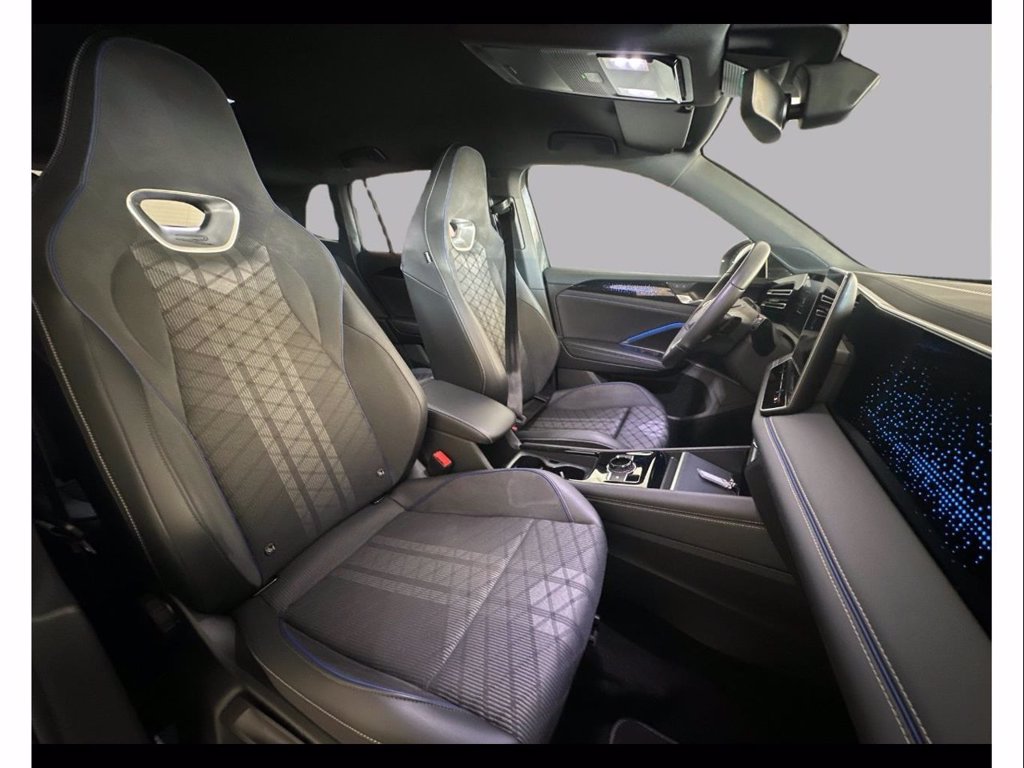 https://cdn-sm.caraffinity.it/images/vehicles/4647362/8/large