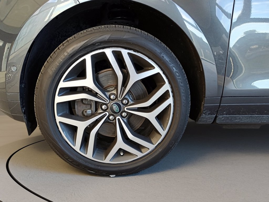 https://cdn-sm.caraffinity.it/images/vehicles/4647365/6/large