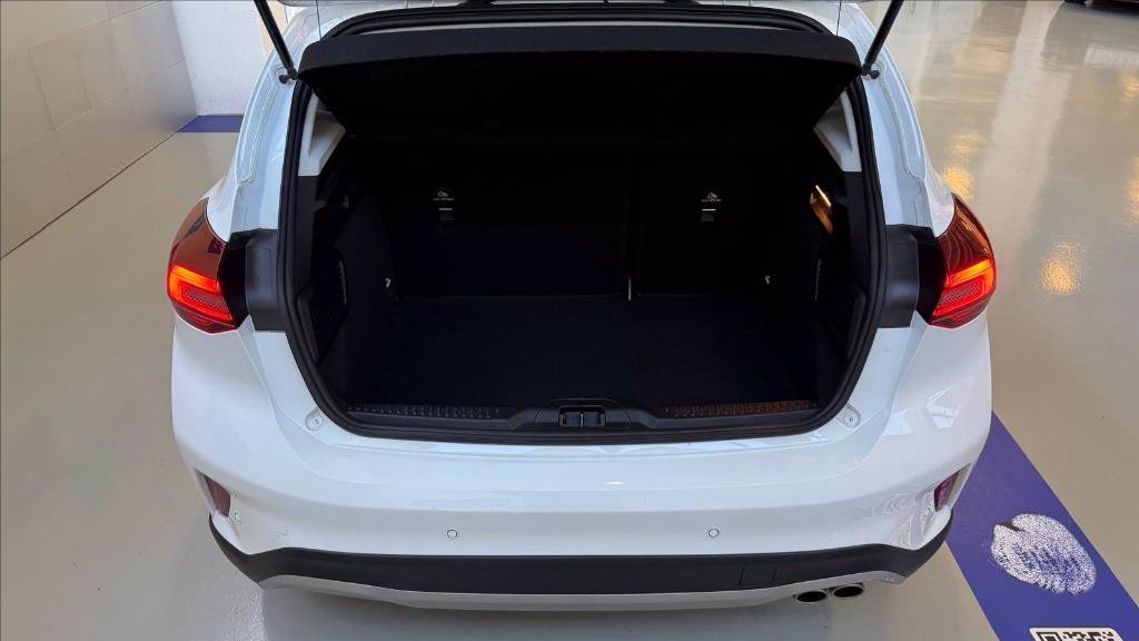 https://cdn-sm.caraffinity.it/images/vehicles/4649115/6/large
