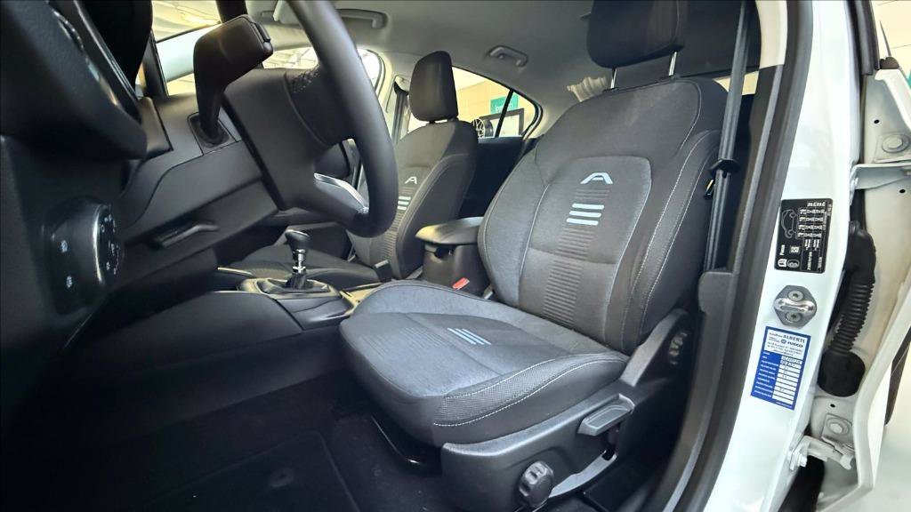 https://cdn-sm.caraffinity.it/images/vehicles/4649115/8/large