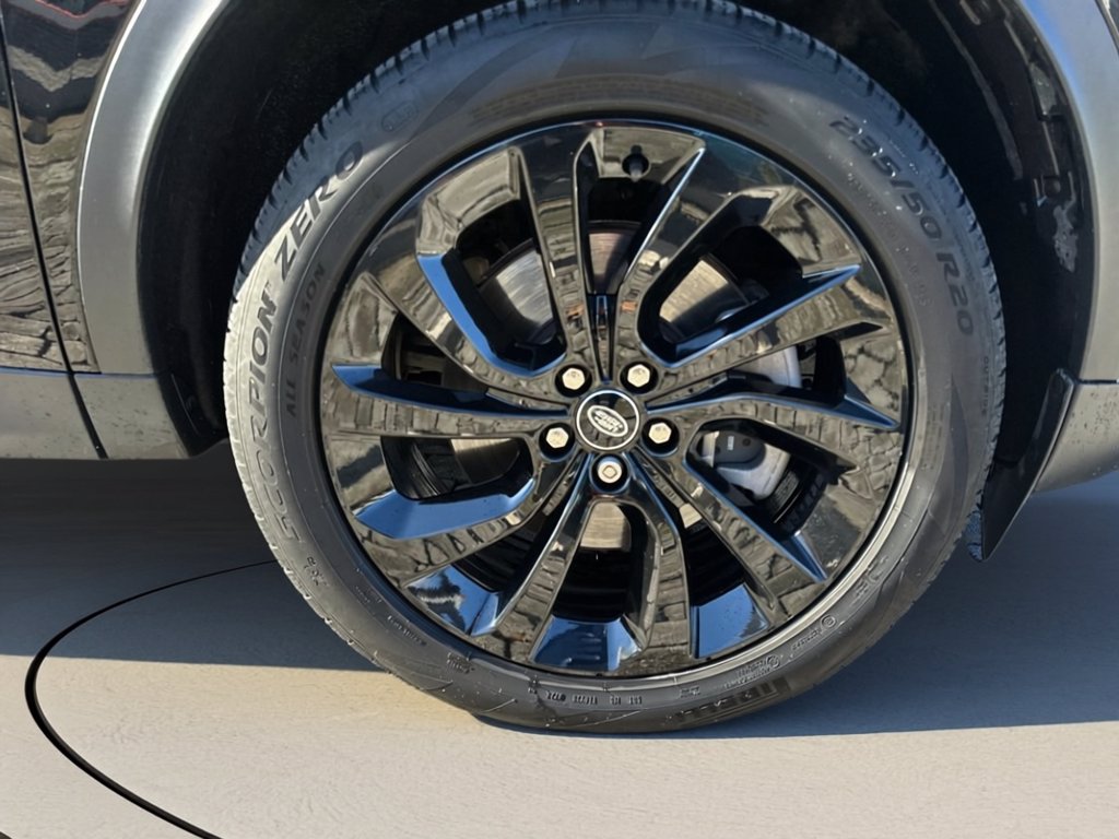 https://cdn-sm.caraffinity.it/images/vehicles/4650749/8/large