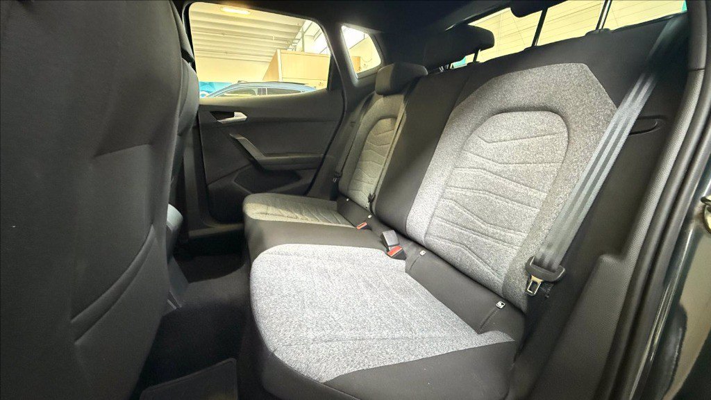 https://cdn-sm.caraffinity.it/images/vehicles/4653674/7/large