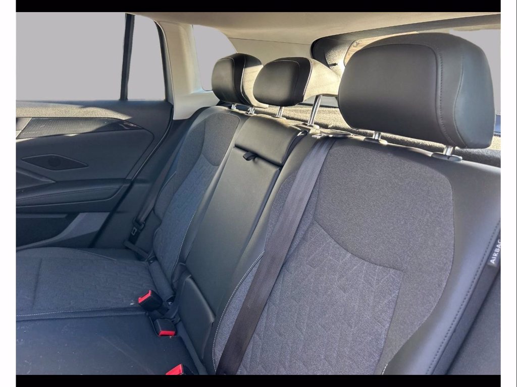 https://cdn-sm.caraffinity.it/images/vehicles/4656106/8/large