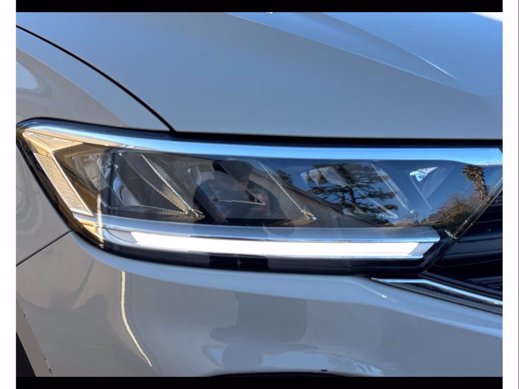 https://cdn-sm.caraffinity.it/images/vehicles/4656109/8/large