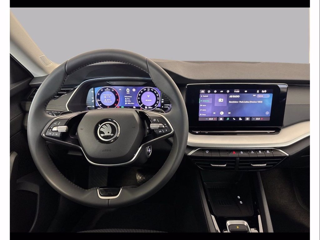 https://cdn-sm.caraffinity.it/images/vehicles/4656773/5/large