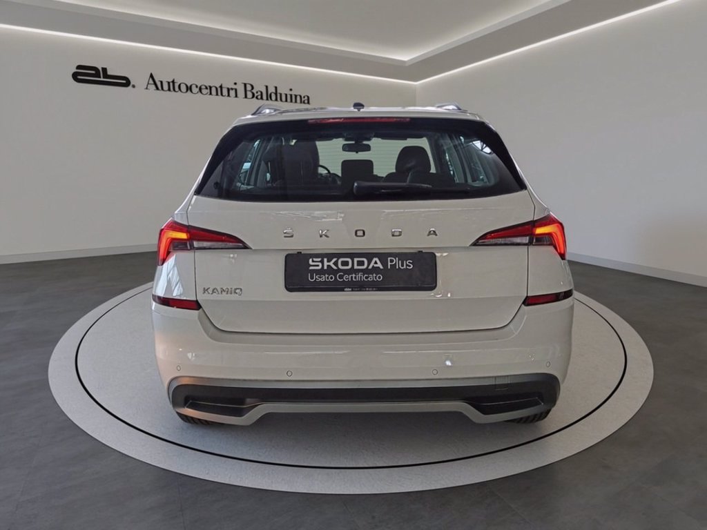 https://cdn-sm.caraffinity.it/images/vehicles/4658237/2/large