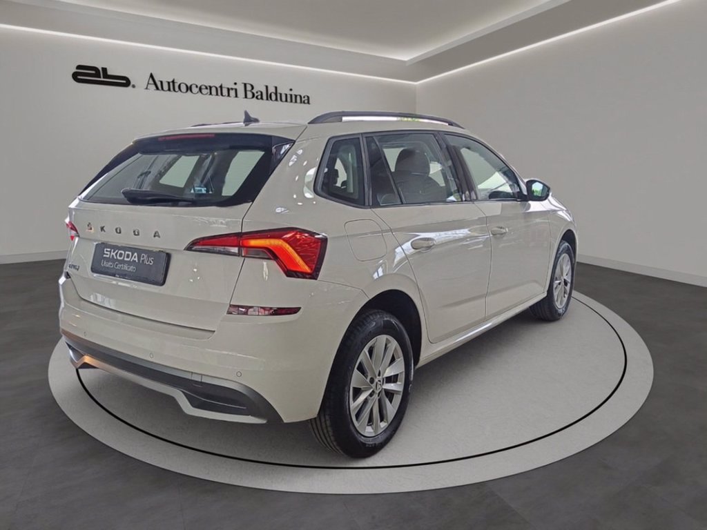 https://cdn-sm.caraffinity.it/images/vehicles/4658237/3/large