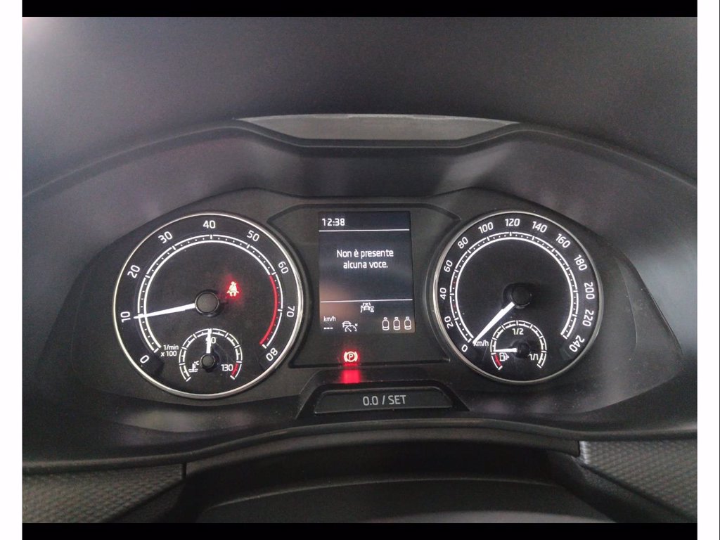 https://cdn-sm.caraffinity.it/images/vehicles/4658237/4/large
