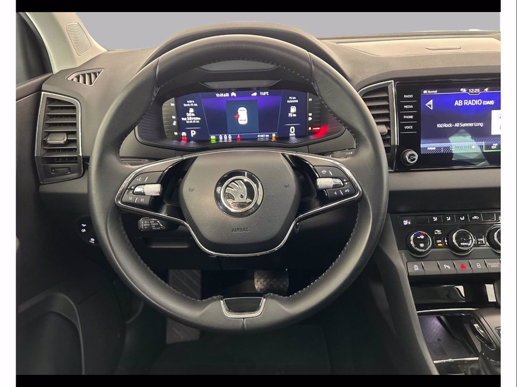 https://cdn-sm.caraffinity.it/images/vehicles/4658239/6/large