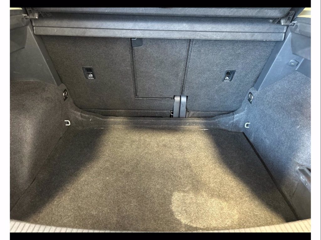 https://cdn-sm.caraffinity.it/images/vehicles/4659279/7/large