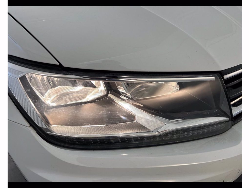 https://cdn-sm.caraffinity.it/images/vehicles/4659279/8/large