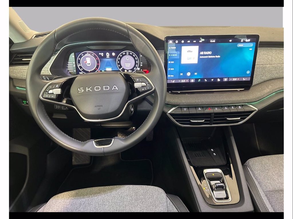 https://cdn-sm.caraffinity.it/images/vehicles/4661172/4/large