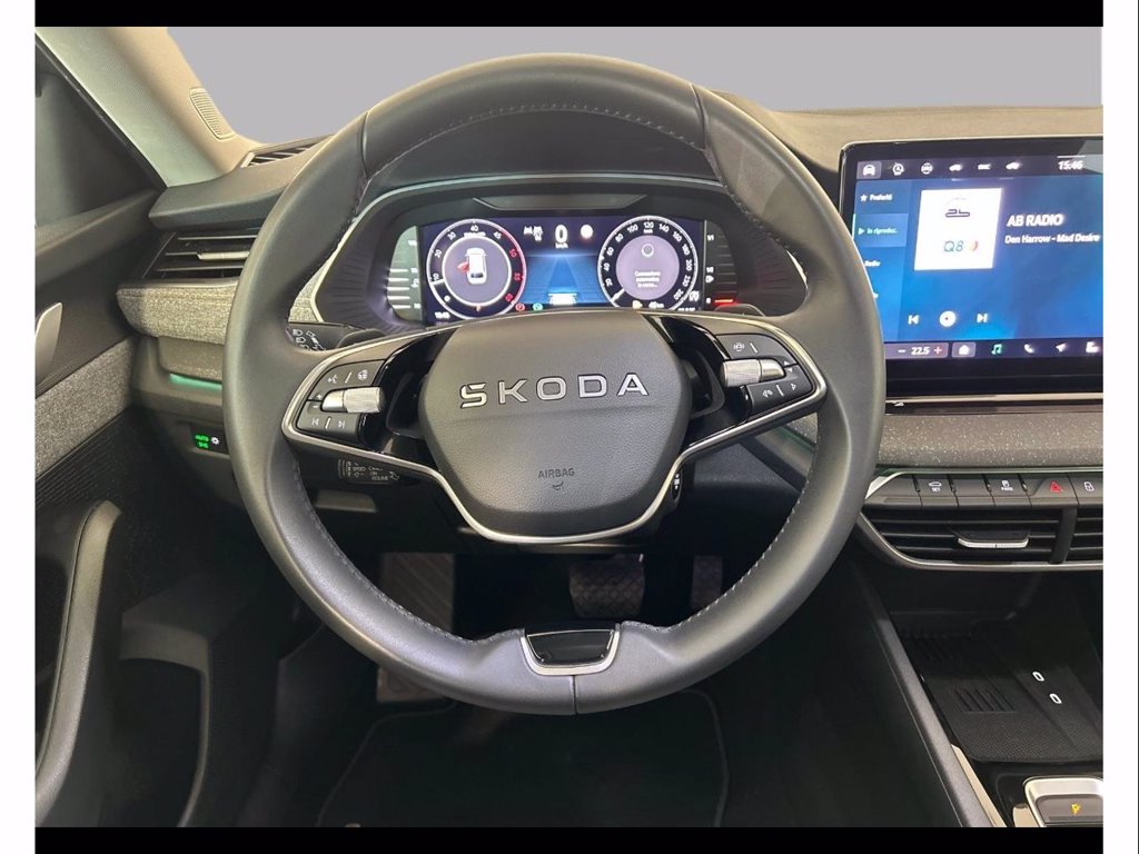 https://cdn-sm.caraffinity.it/images/vehicles/4661172/5/large