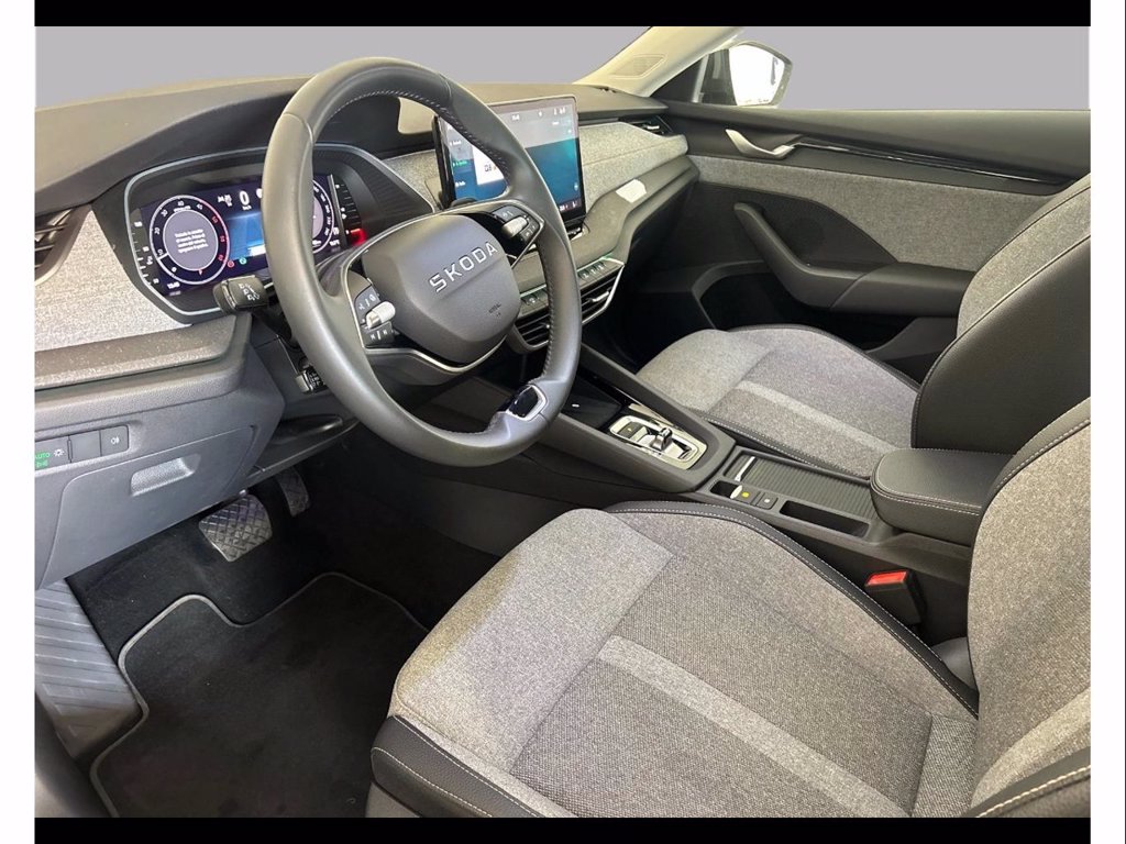 https://cdn-sm.caraffinity.it/images/vehicles/4661172/6/large