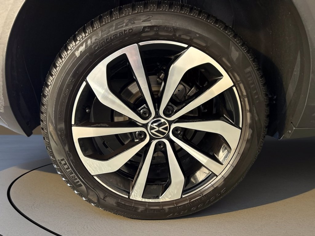 https://cdn-sm.caraffinity.it/images/vehicles/4663013/6/large